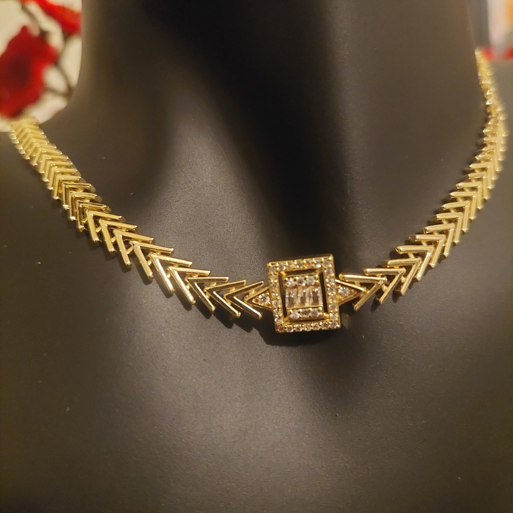 Chevron Link Gold Tone Square Cut Choker